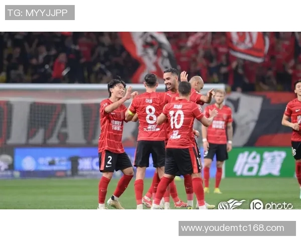 广州恒大与绿地申花激战正酣谁能在中超赛场笑到最后